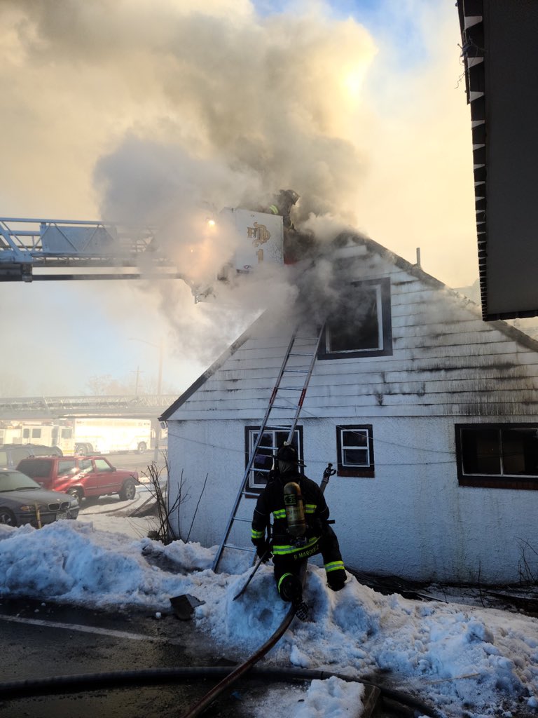 DenverFireDepartment  responded to a home at 2150 W Evans in @NewsEnglewoodCO. Crews faced a flashover on arrival,  and the home is a total loss. Luckily there are no injuries & traffic will be an issue for a while