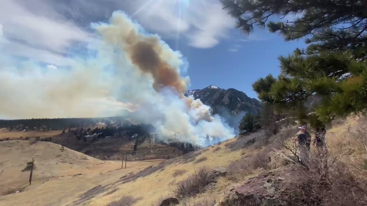 Police might be starting to evacuate some nearby homes in table mesa