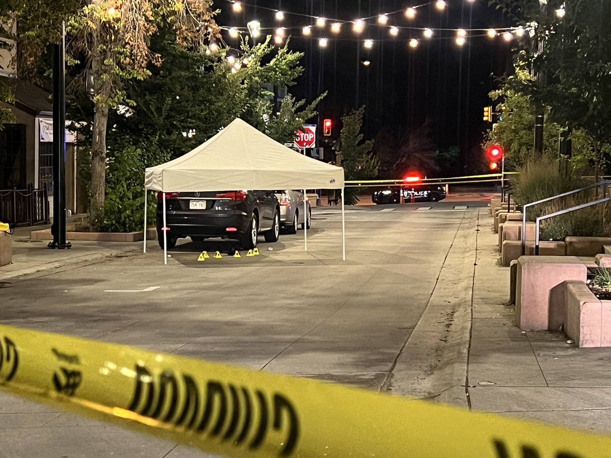 @boulderpolice investigating a pair of incidents. One was an officer-involved shooting, apparently an officer exchanged gunfire with a person. Second was a felony menacing call not too far away. You can see a number of evidence markers lay on the ground near @CUBoulder campus