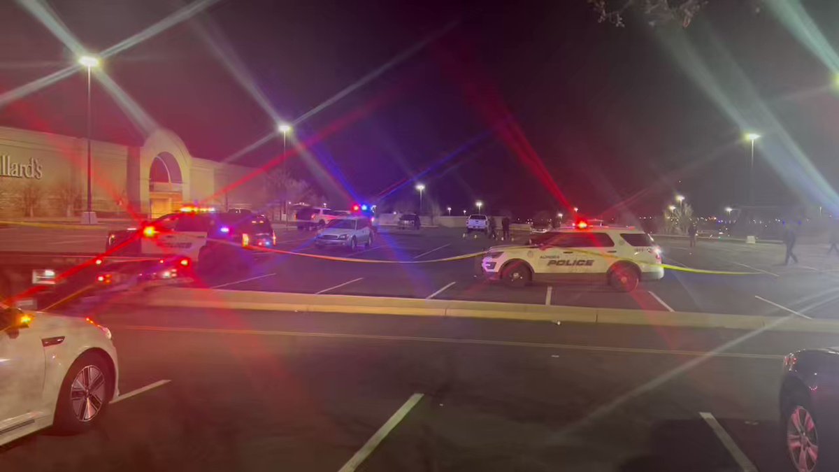 Officer with @AuroraPD are investigating a shooting at the Aurora Mall. Aurora PD says the victim was pronounced dead at the hospital. The victim is a male teen.