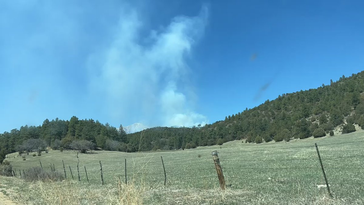 @LasAnimasCSO says 100  acres have burned from this fire so far west of Aguilar near Trinidad. No containment. 1 building burned down. Evacuation orders still in place. More than 10 fire agencies are at the fire