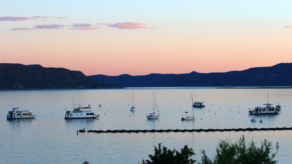 1 dead, 1 in critical condition after boat crash at Navajo State Park