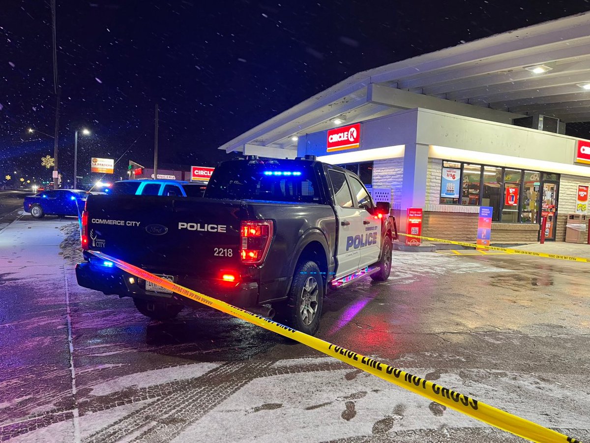 Commerce City police investigate shooting that injured 1 at convenience store